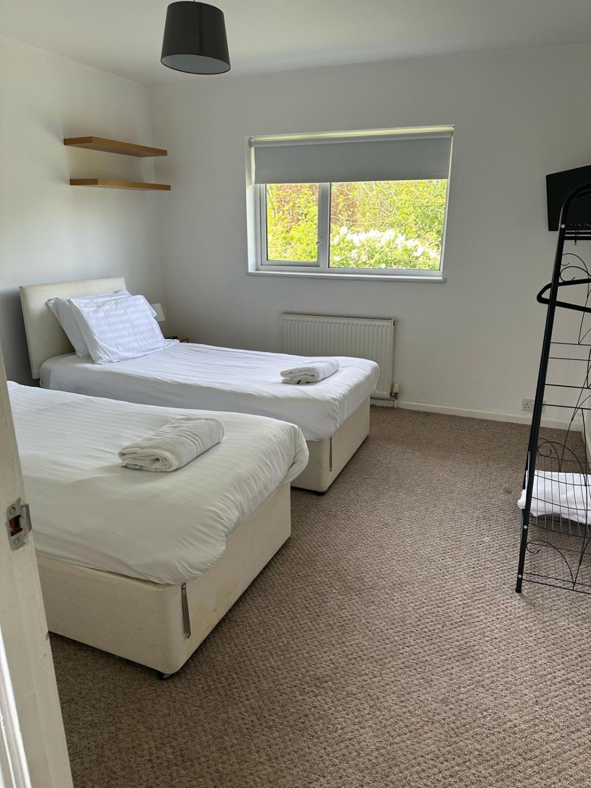 House Number 8 Sleeps Up To 6 People With Smart Tvs In Every Room Уелингтън Екстериор снимка