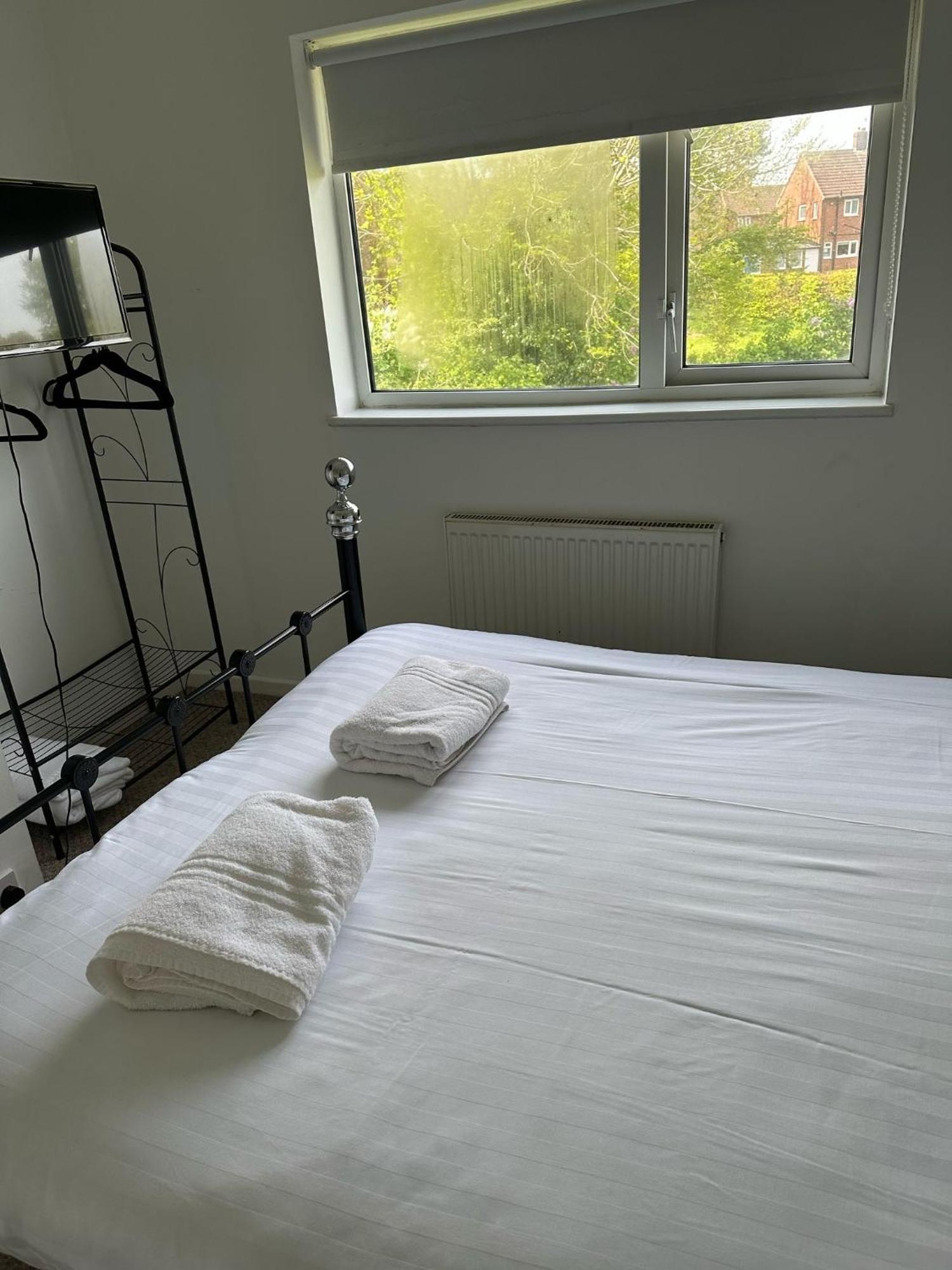 House Number 8 Sleeps Up To 6 People With Smart Tvs In Every Room Уелингтън Екстериор снимка
